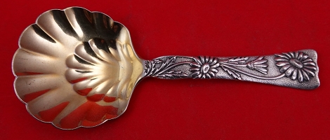Bon Bon Spoon GW  solid  w/ daisy motif shell bowl 5 3/8